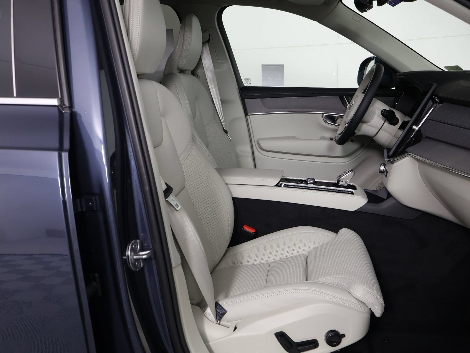 New 2026 Volvo XC90 T8 Ultra w/ Protection Package AWD/4WD image 10