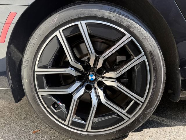Certified 2026 BMW 750e xDrive image 38