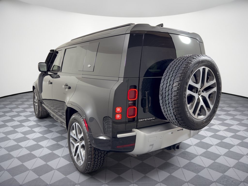 Used 2022 Land Rover Defender 110 XS Edition AWD/4WD image 3