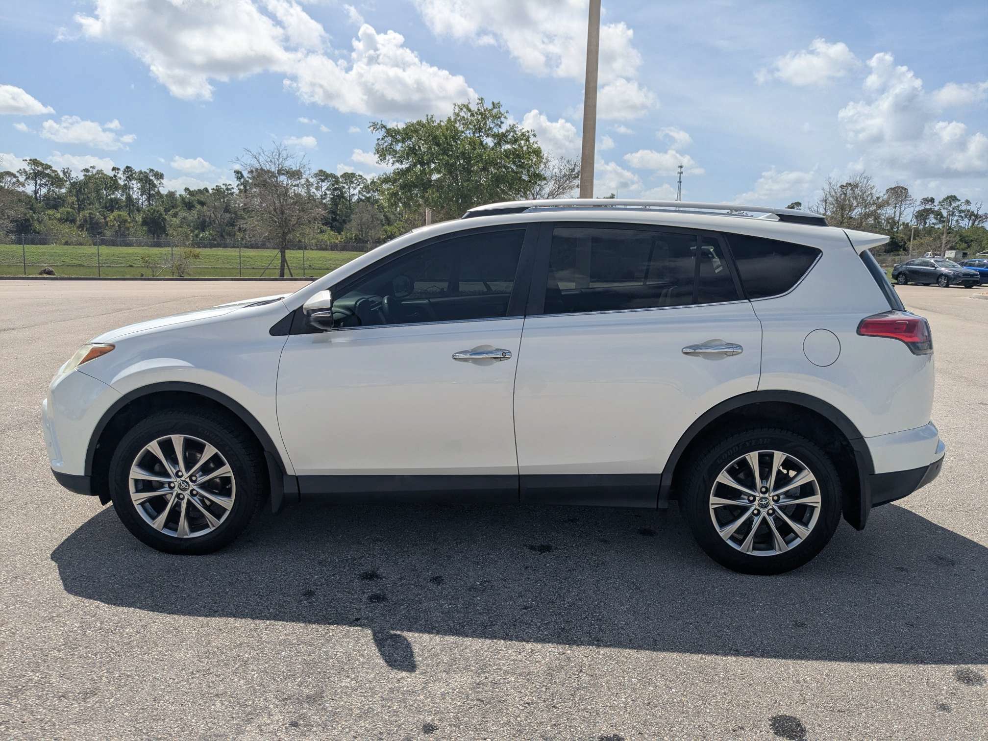 Used 2016 Toyota RAV4 Limited AWD/4WD image 8