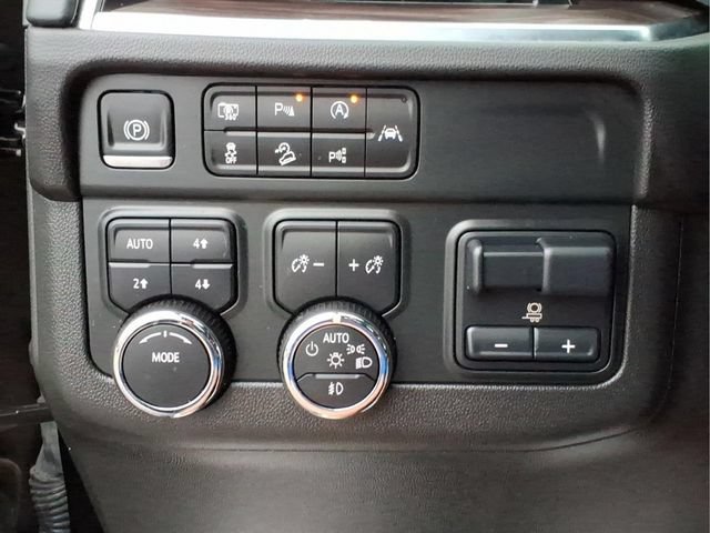 Used 2025 Chevrolet Suburban Z71 w/ Comfort Package AWD/4WD image 22