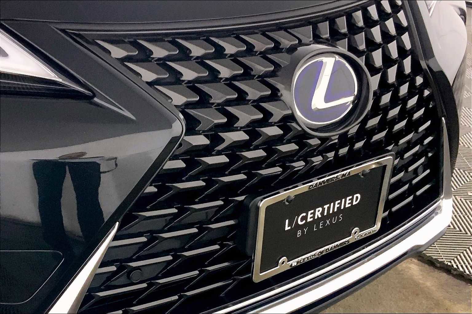 Used 2022 Lexus UX 250h w/ Premium Package image 29