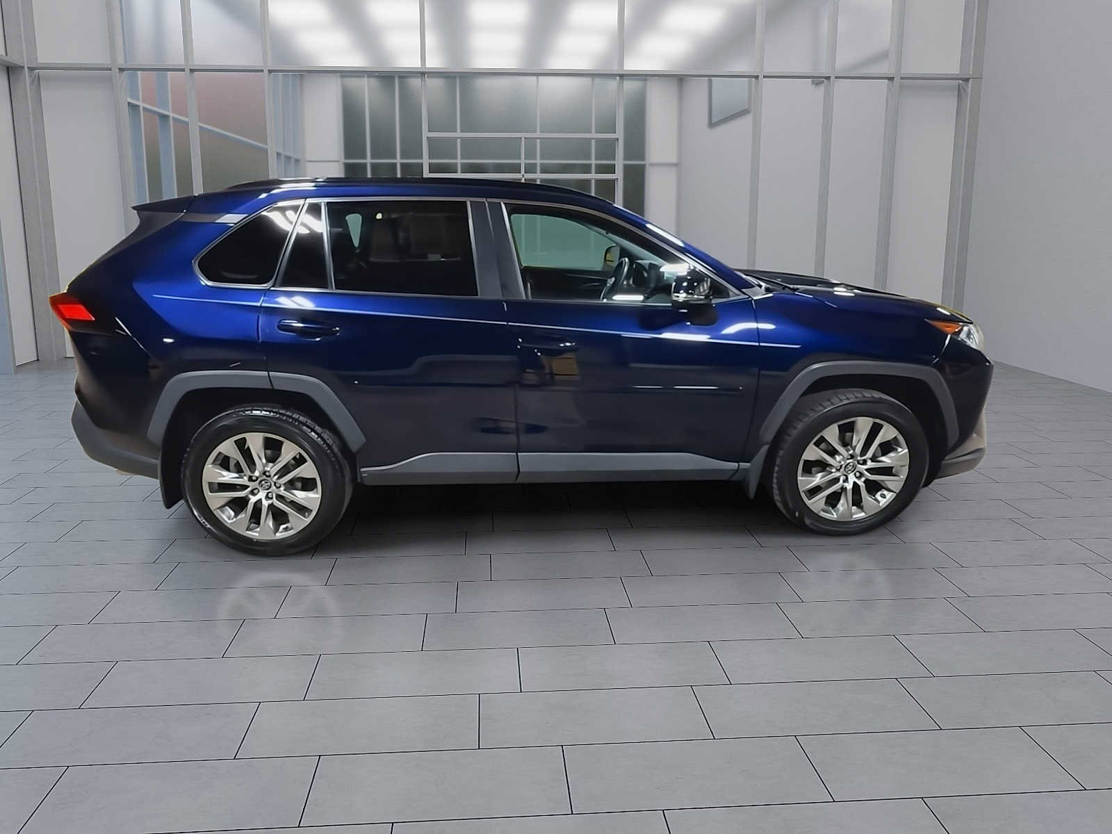 Certified 2020 Toyota RAV4 XLE Premium AWD/4WD image 9