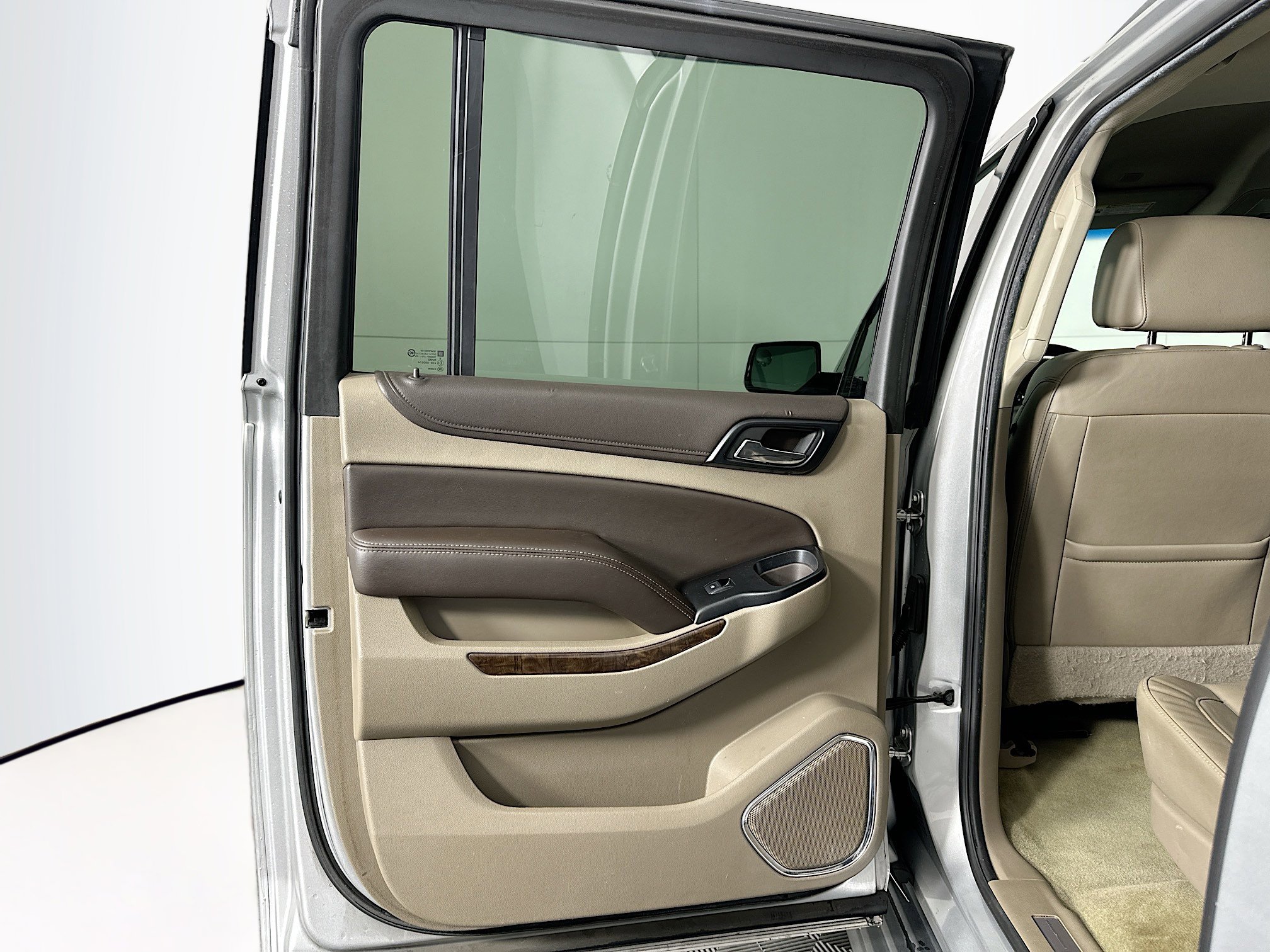 Used 2018 Chevrolet Suburban LT image 25