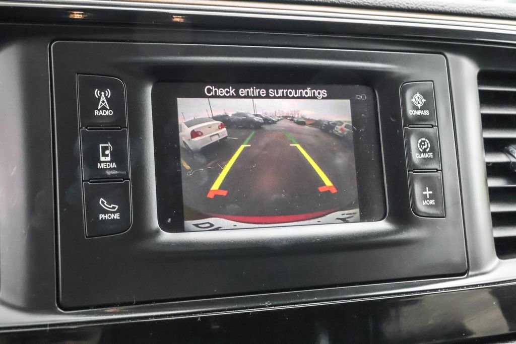 Used 2017 Chrysler Pacifica Touring-L image 7