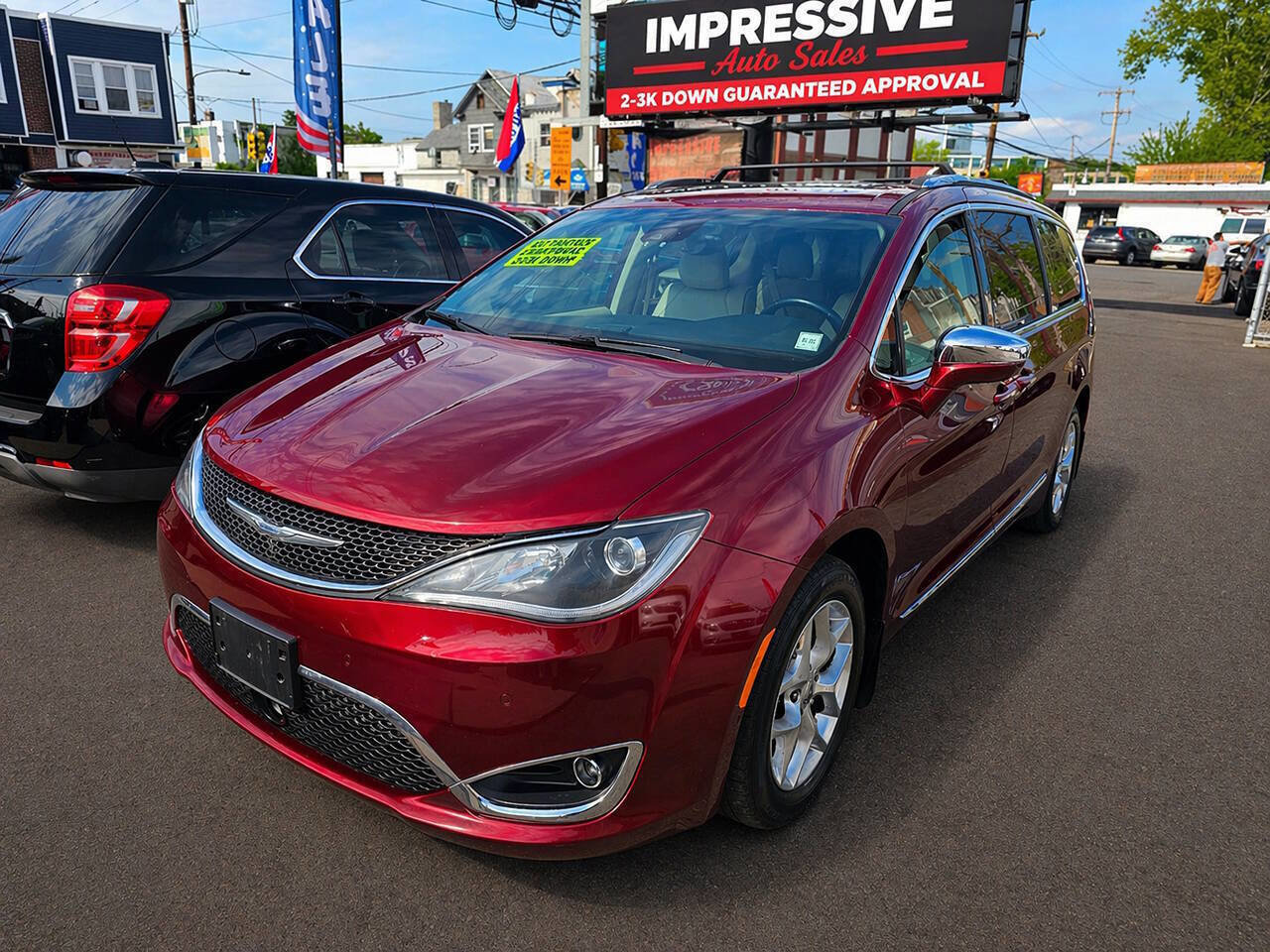Used 2017 Chrysler Pacifica Limited FWD image 1