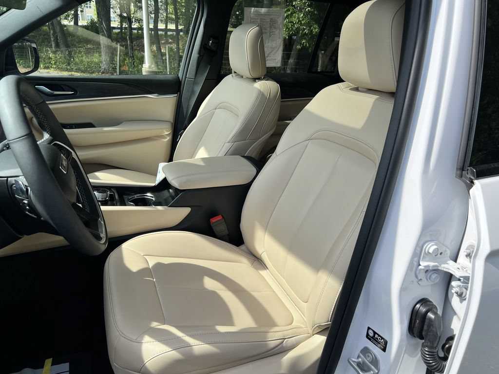 Certified 2025 Jeep Grand Cherokee Limited AWD/4WD image 15