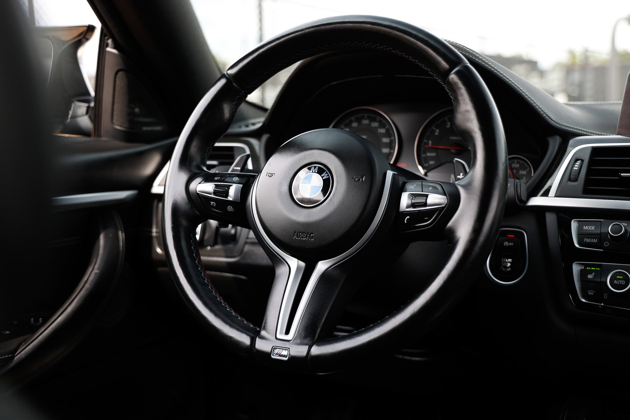 Used 2017 BMW M4 Coupe RWD image 30