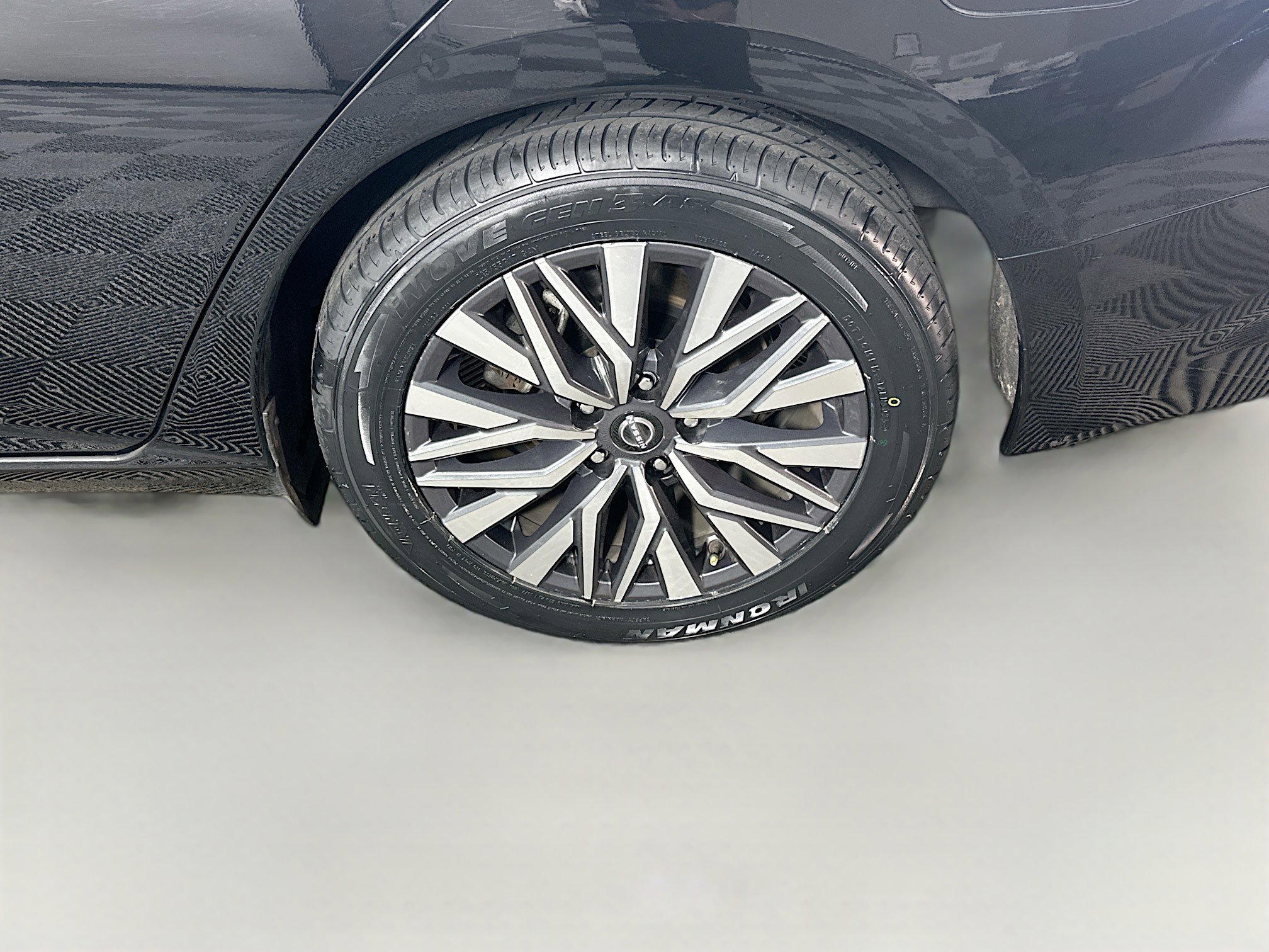 Used 2024 Nissan Altima 2.5 SV image 11