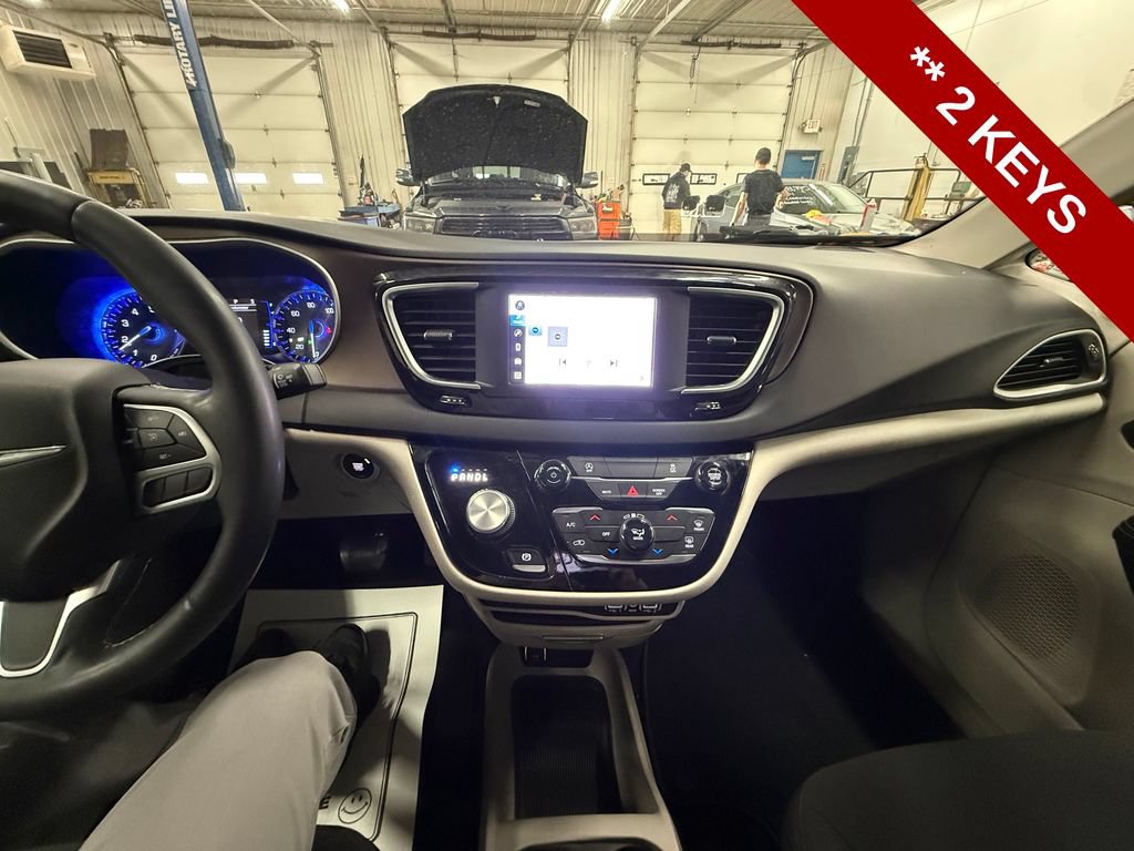 Used 2022 Chrysler Voyager LX FWD image 21
