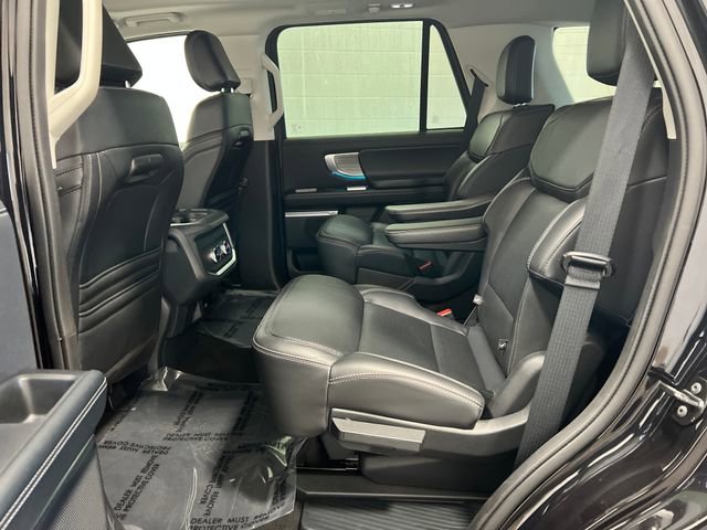 Used 2025 Ford Expedition Platinum image 18