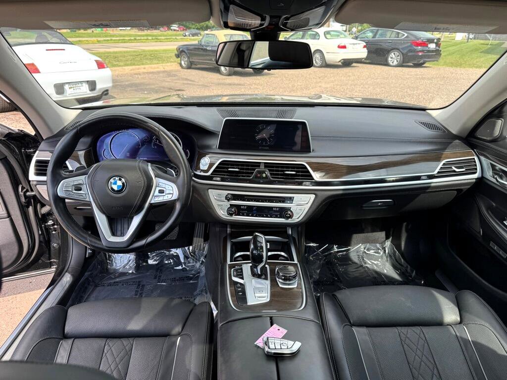 Used 2017 BMW 740i xDrive image 40