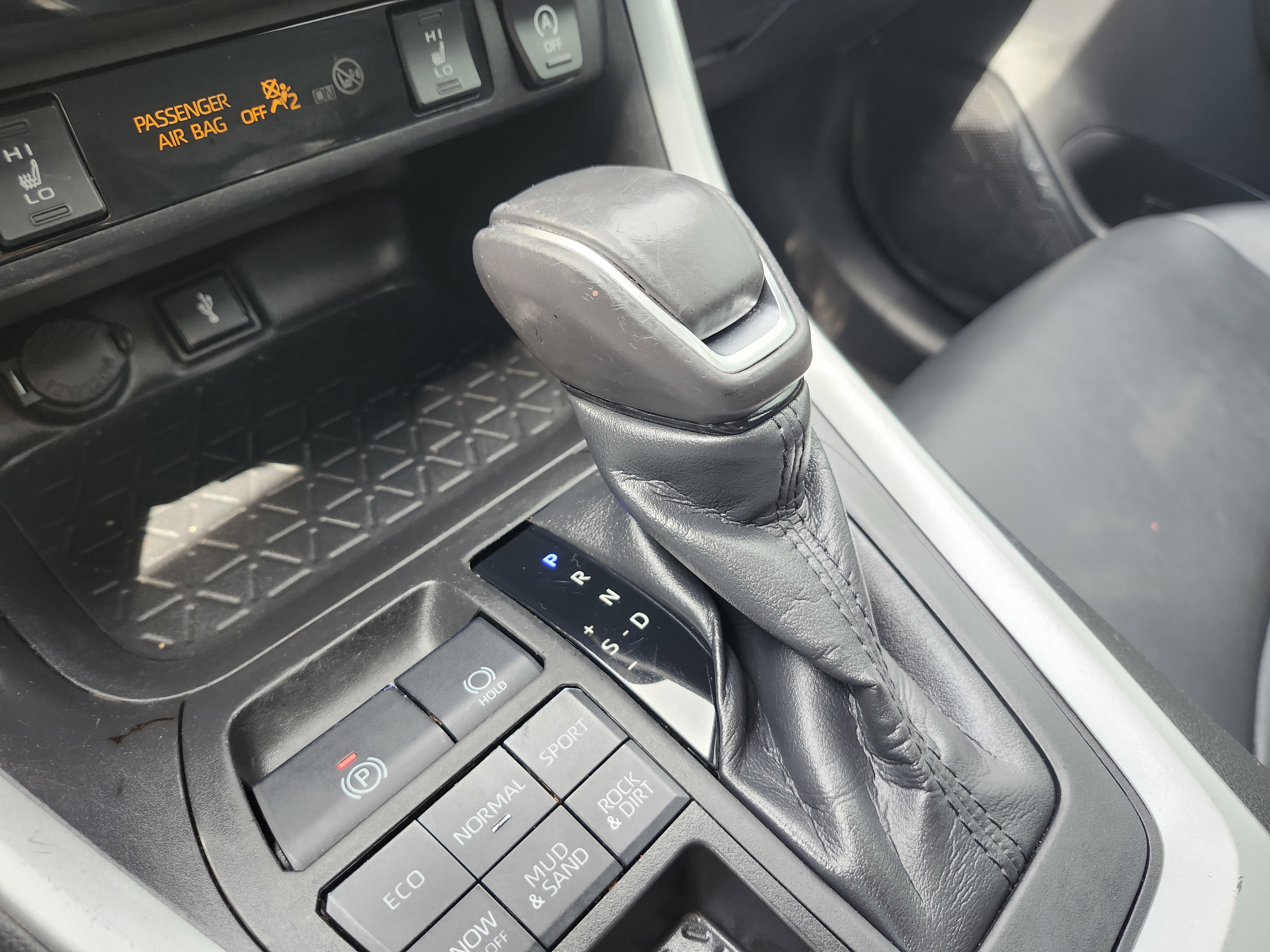 Used 2021 Toyota RAV4 XLE Premium image 35