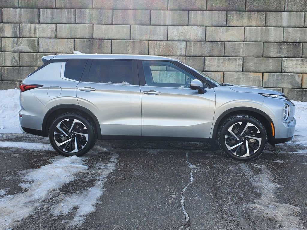Used 2024 Mitsubishi Outlander SE image 7