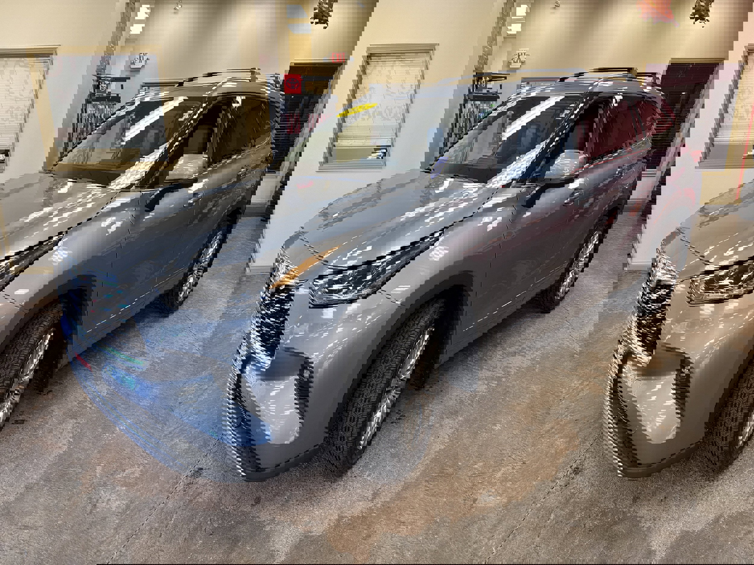 Used 2022 Toyota Highlander Platinum image 3