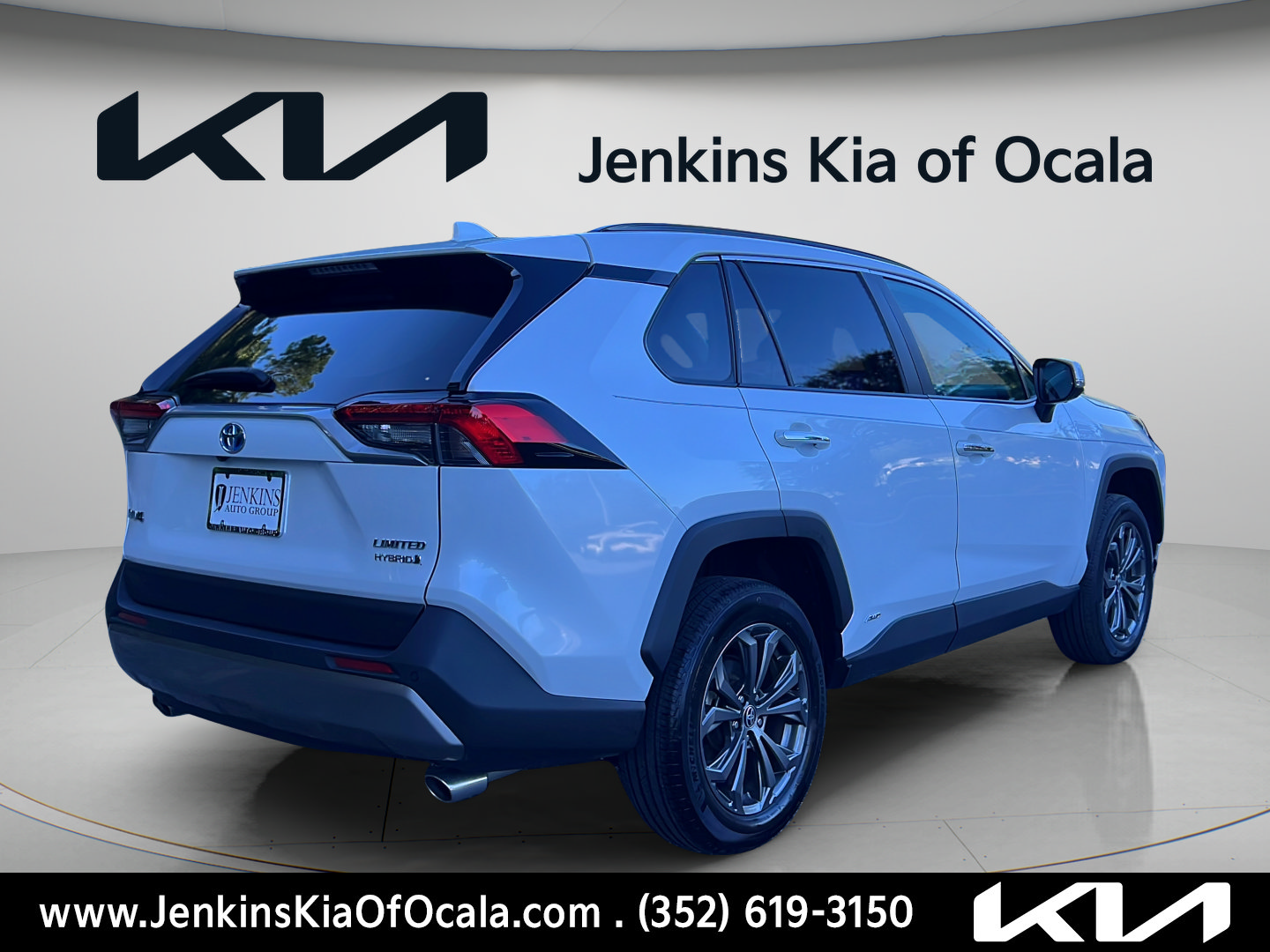 Used 2023 Toyota RAV4 Limited AWD/4WD image 3