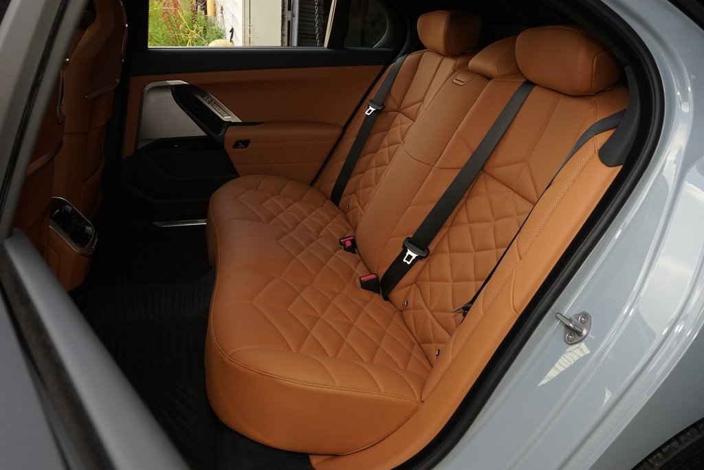 Used 2025 BMW 740i image 18