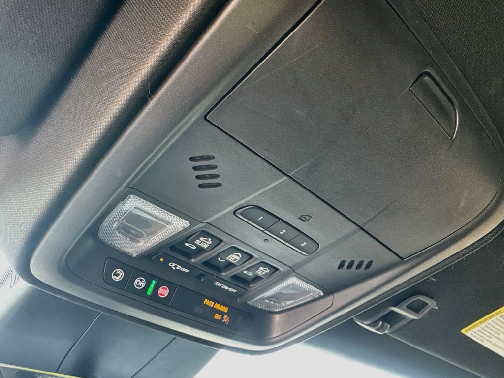 Used 2025 Cadillac XT4 Sport w/ LPO, Onyx Lite Package FWD image 20