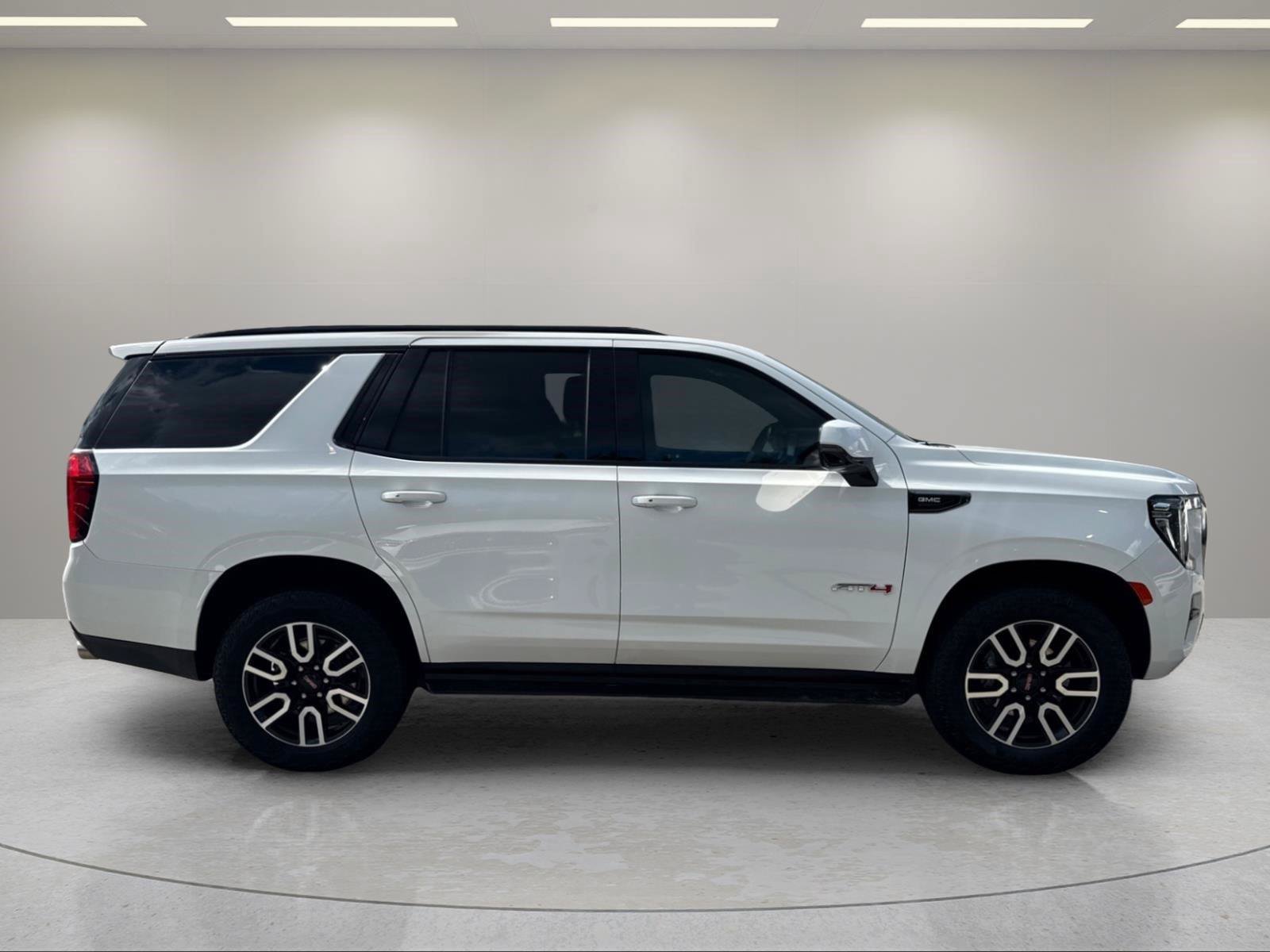 Used 2024 GMC Yukon AT4 w/ Technology Package AWD/4WD image 6
