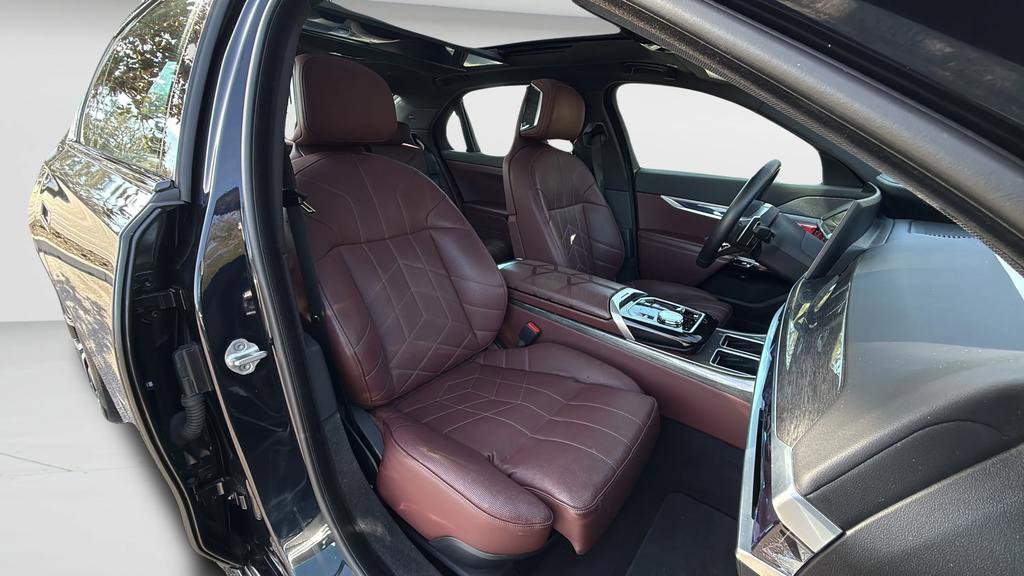 Certified 2023 BMW 740i image 18