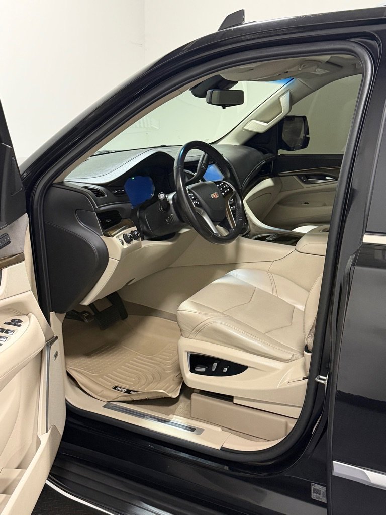Used 2019 Cadillac Escalade ESV Luxury image 8