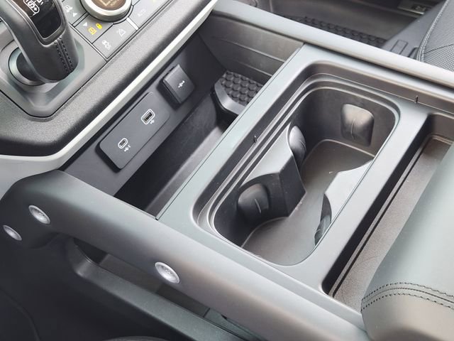 Used 2024 Land Rover Defender 90 X-Dynamic SE image 19