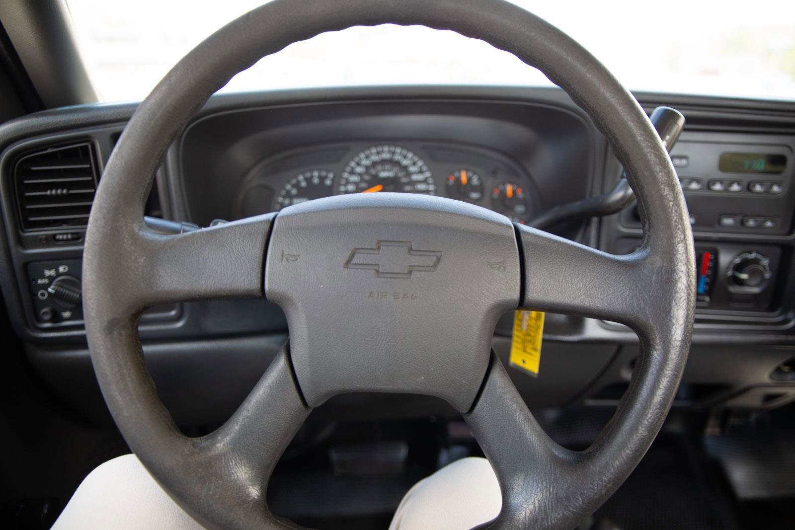 Used 2003 Chevrolet Silverado 2500 W/T w/ Snow Plow Prep Package AWD/4WD image 11