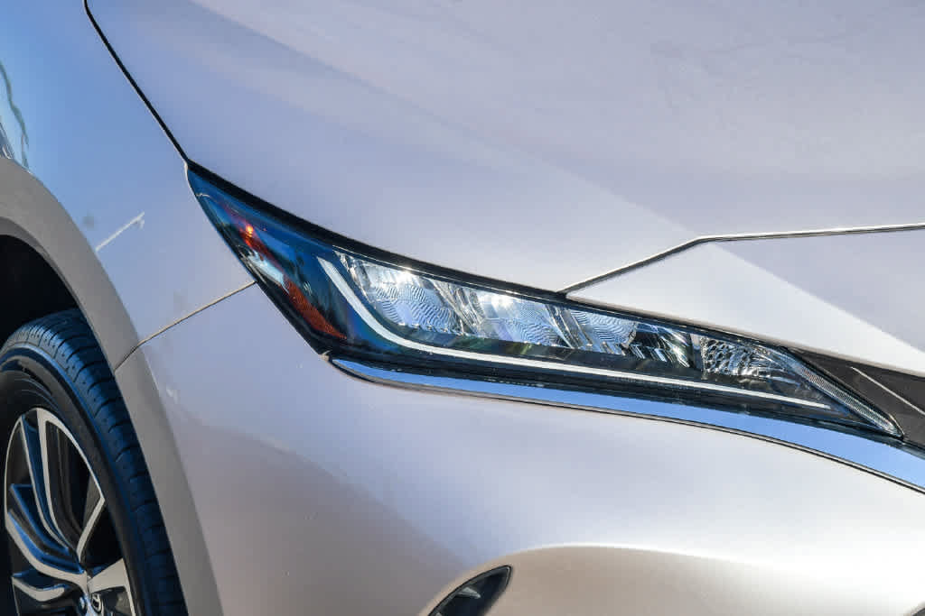 Used 2021 Toyota Venza LE AWD/4WD image 4