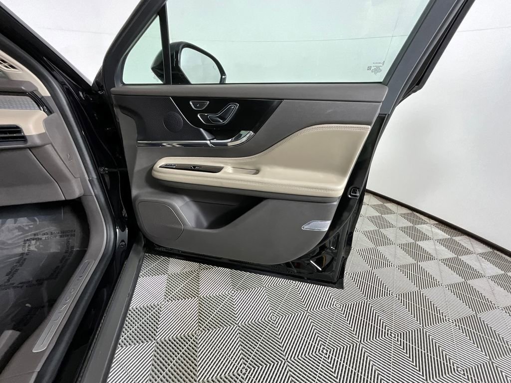 Certified 2024 Lincoln Corsair AWD image 24