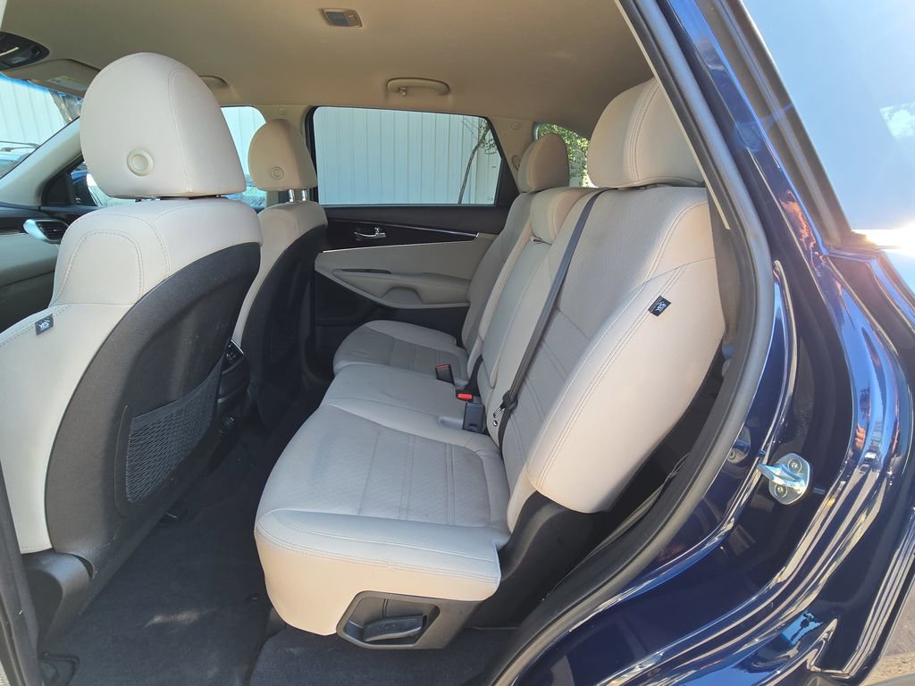 Used 2019 Kia Sorento LX w/ LX Convenience Package image 14