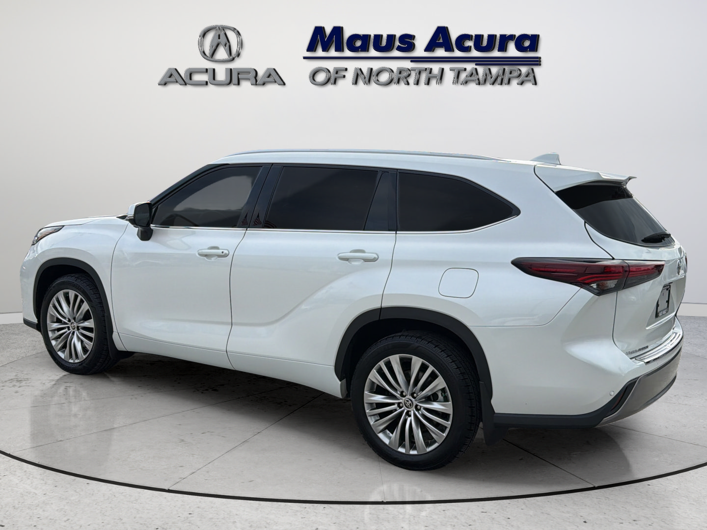 Used 2024 Toyota Highlander Platinum FWD image 7