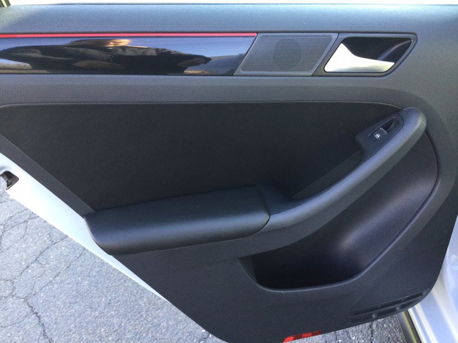 Used 2017 Volkswagen Jetta GLI FWD image 13