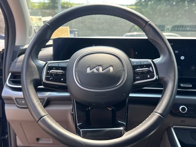 Used 2025 Kia Carnival FWD image 19