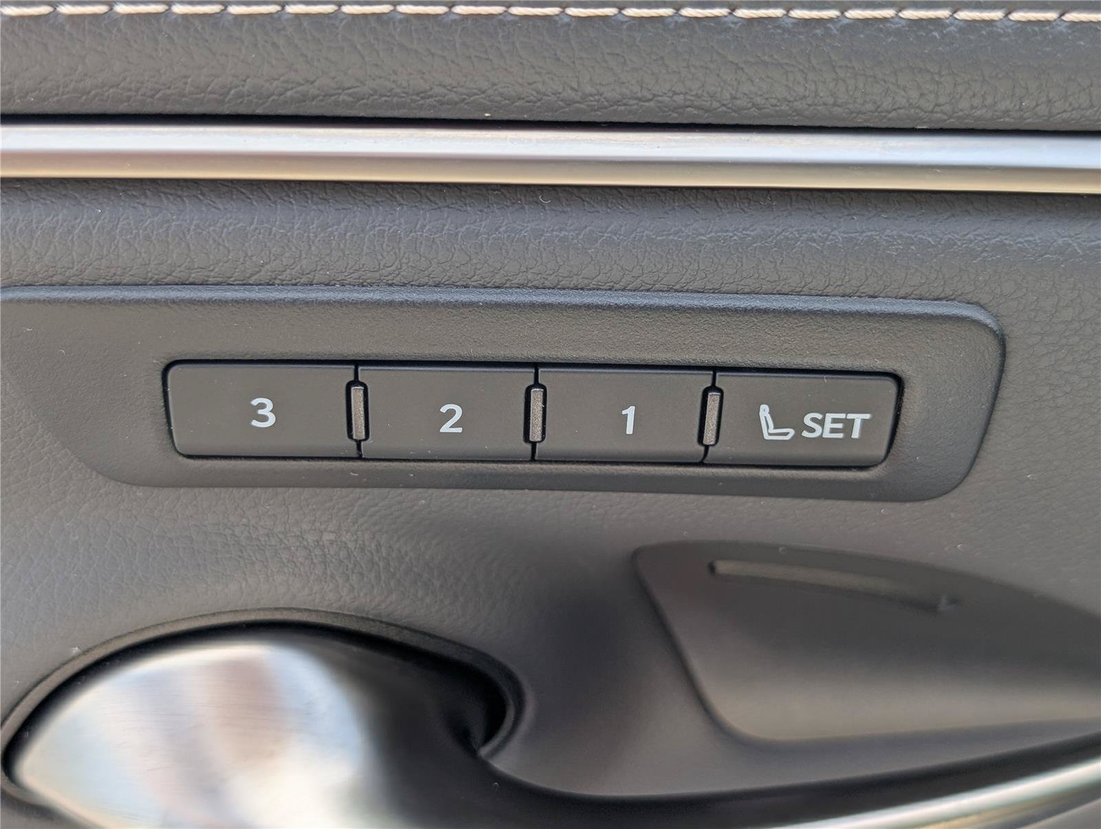 Certified 2025 Lexus ES 350 Ultra Luxury w/ Accessory Package (Z1) FWD image 21
