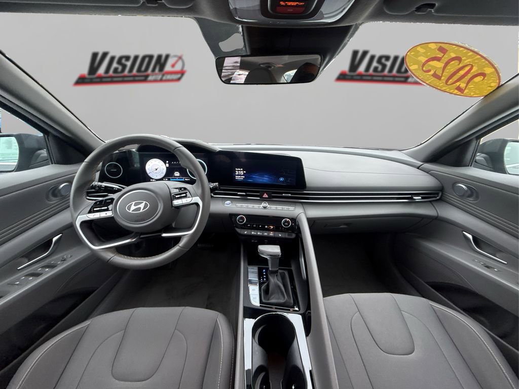 Certified 2025 Hyundai Elantra SEL image 24