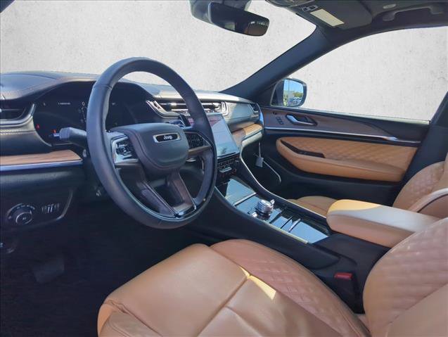 Used 2025 Jeep Grand Cherokee L Summit AWD/4WD image 5