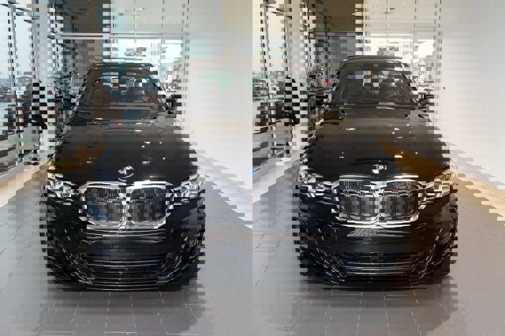 New 2026 BMW 330i xDrive Sedan w/ Convenience Package image 2