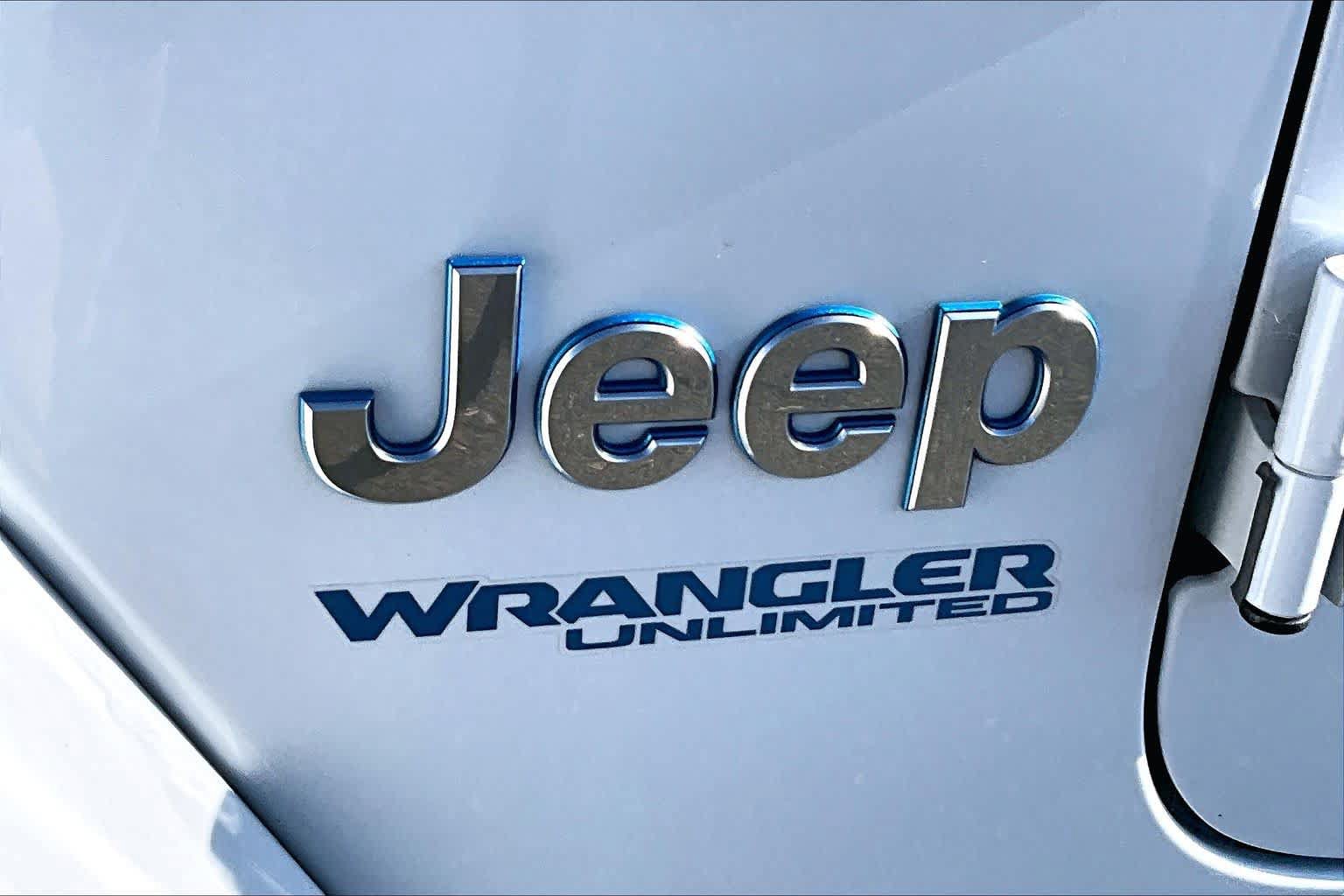 Used 2022 Jeep Wrangler Unlimited Sahara w/ Cold Weather Group AWD/4WD image 30