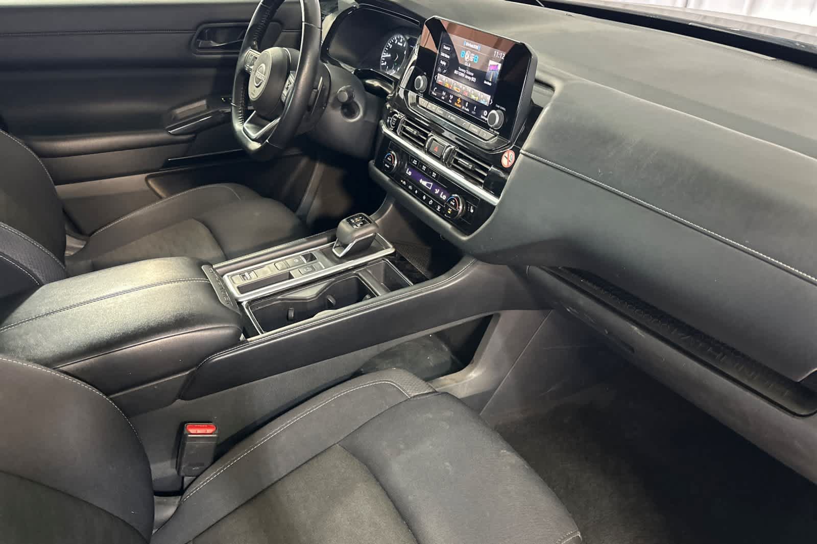 Used 2024 Nissan Pathfinder SV FWD image 19