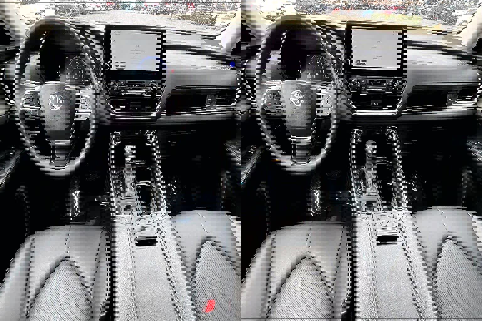 Used 2025 Toyota Grand Highlander AWD image 14