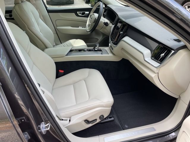 Used 2024 Volvo XC60 B5 Plus w/ Protection Package Premier AWD/4WD image 13