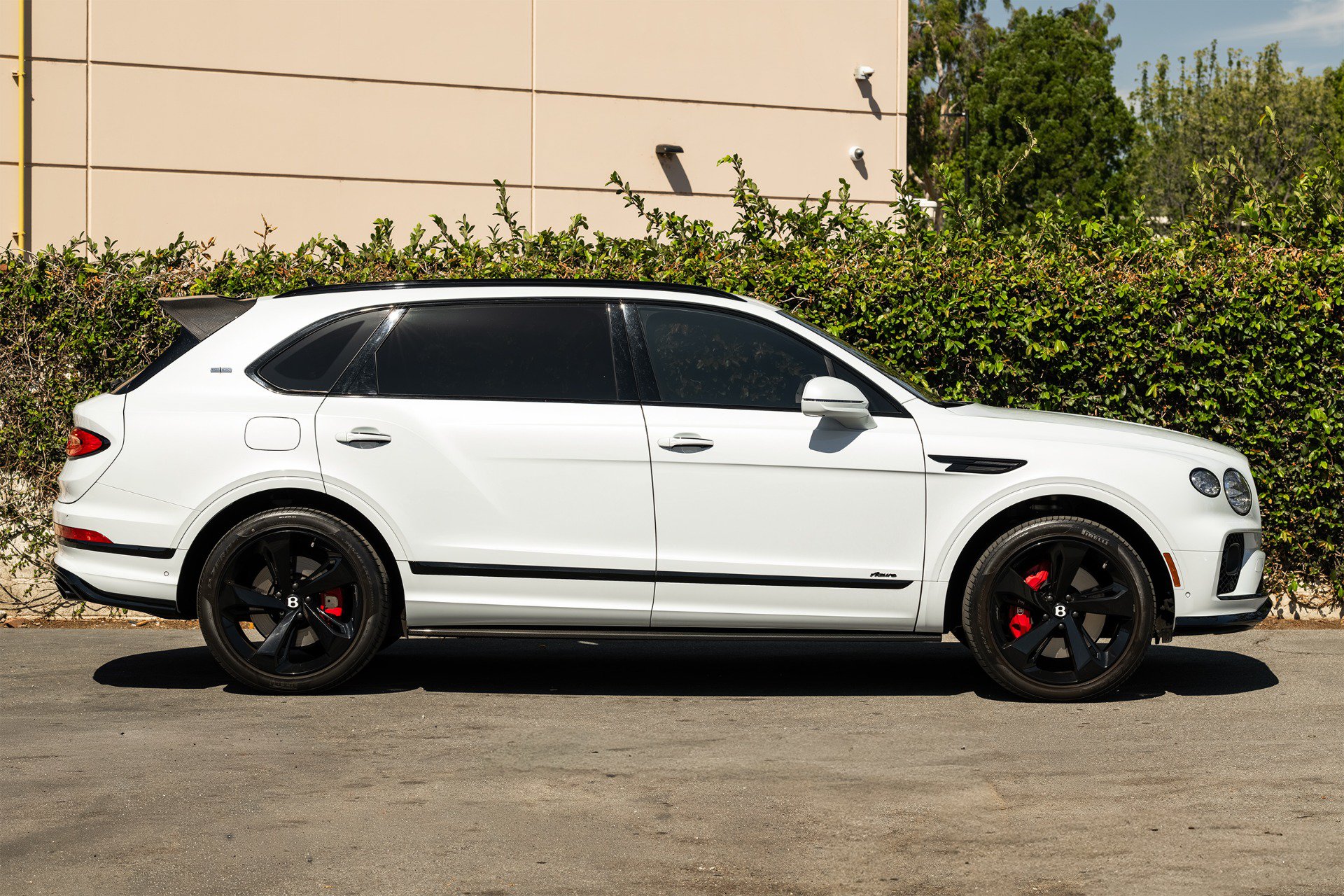 Used 2023 Bentley Bentayga Extended Wheelbase AWD/4WD image 7