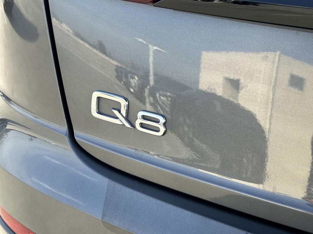 Used 2019 Audi Q8 Premium Plus w/ Premium Plus image 6