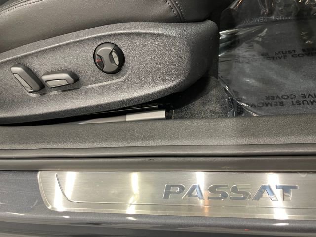 Used 2014 Volkswagen Passat TDI SEL Premium FWD image 45