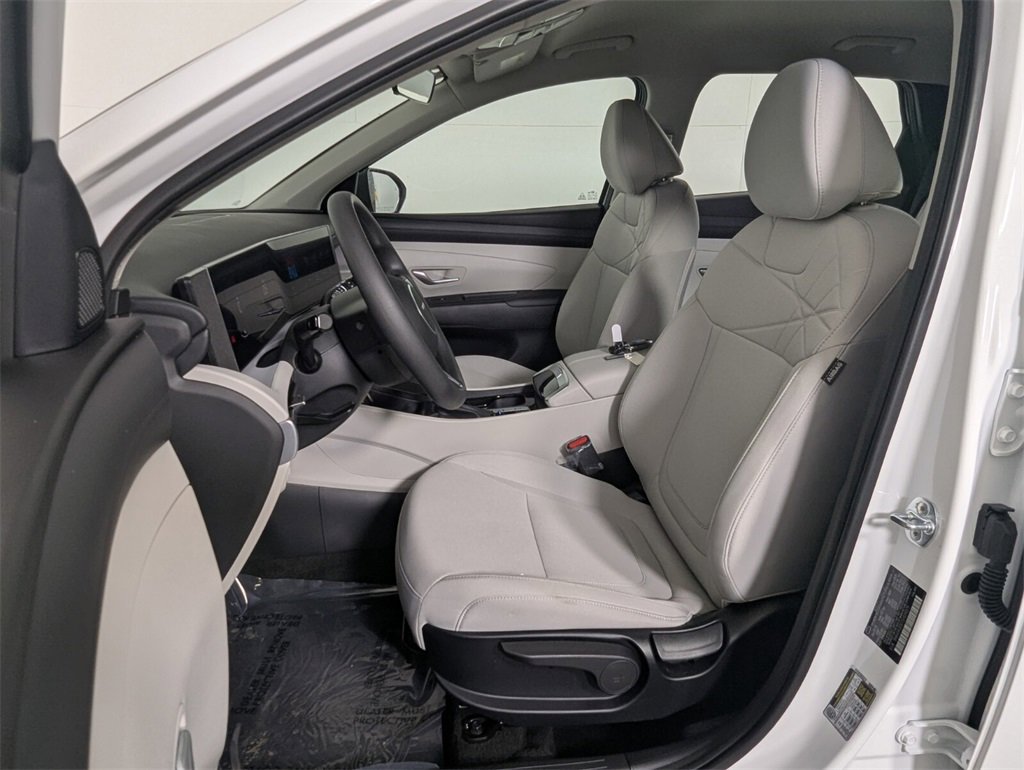 Certified 2025 Hyundai Tucson SE image 12