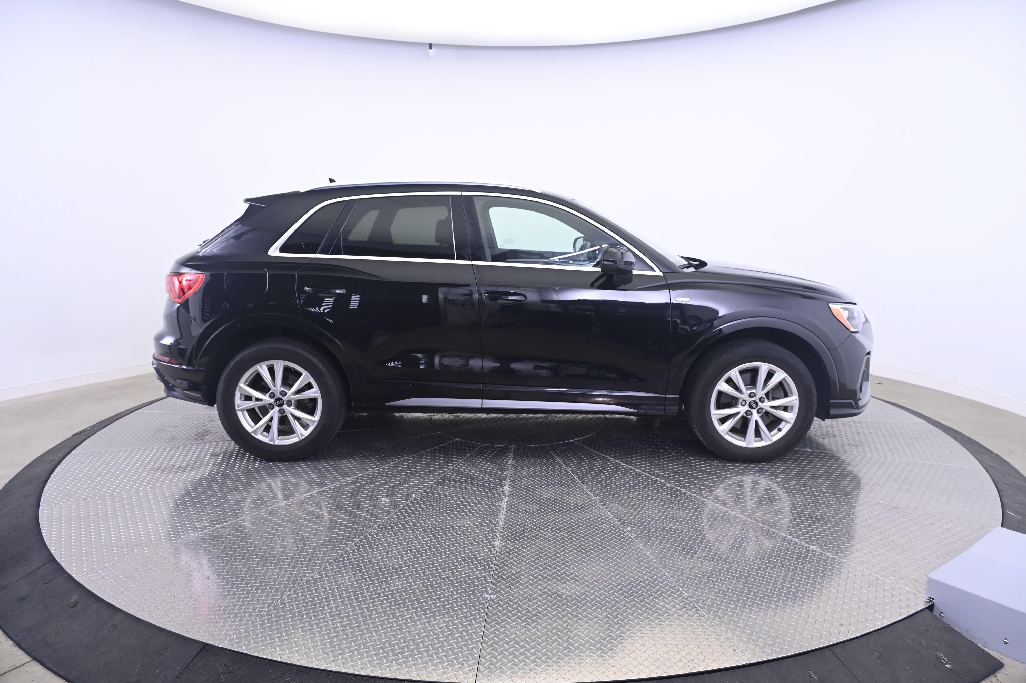 Used 2021 Audi Q3 2.0T Premium w/ Convenience Package AWD/4WD image 8