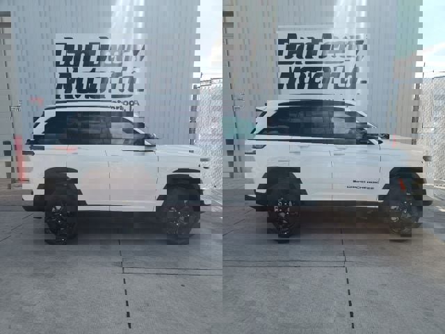 New 2025 Jeep Grand Cherokee Limited w/ Luxury Tech Group II image 13