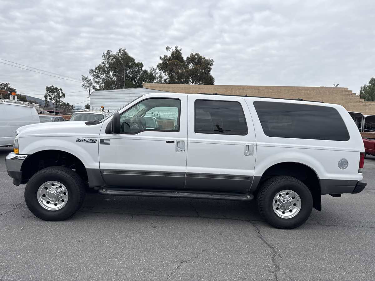 Used 2003 Ford Excursion XLT image 4