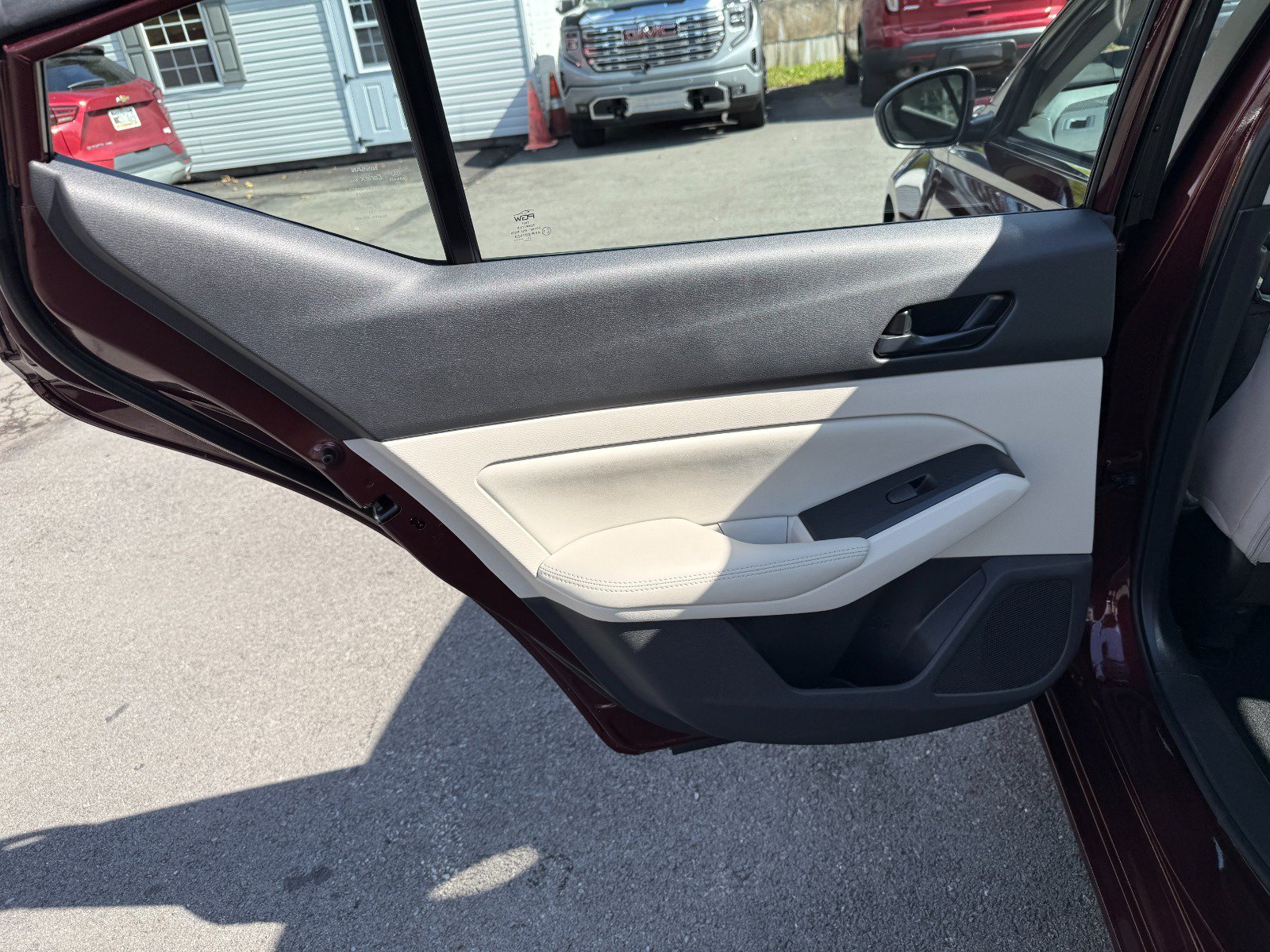 Used 2025 Nissan Altima 2.5 SV FWD image 17