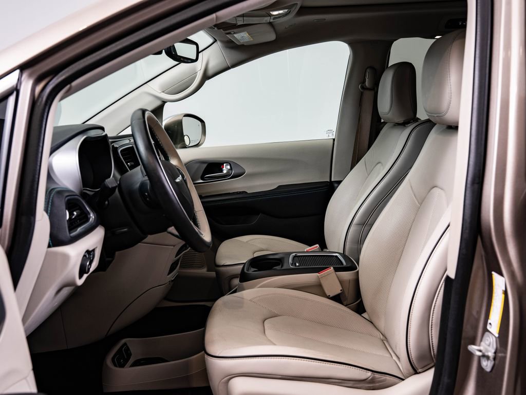 Used 2018 Chrysler Pacifica Limited w/ Advanced Safetytec Group FWD image 24